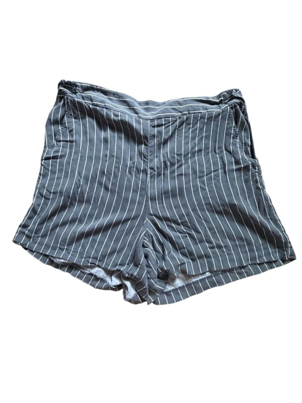 Nine West Womens Pull On Gray White Pinstripe Shorts Size L Rayon Casual